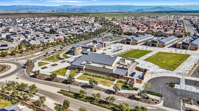 Building Photo - 1116 Encore Wy W