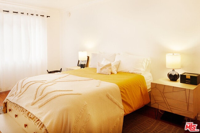 Building Photo - 6708 Hillpark Dr