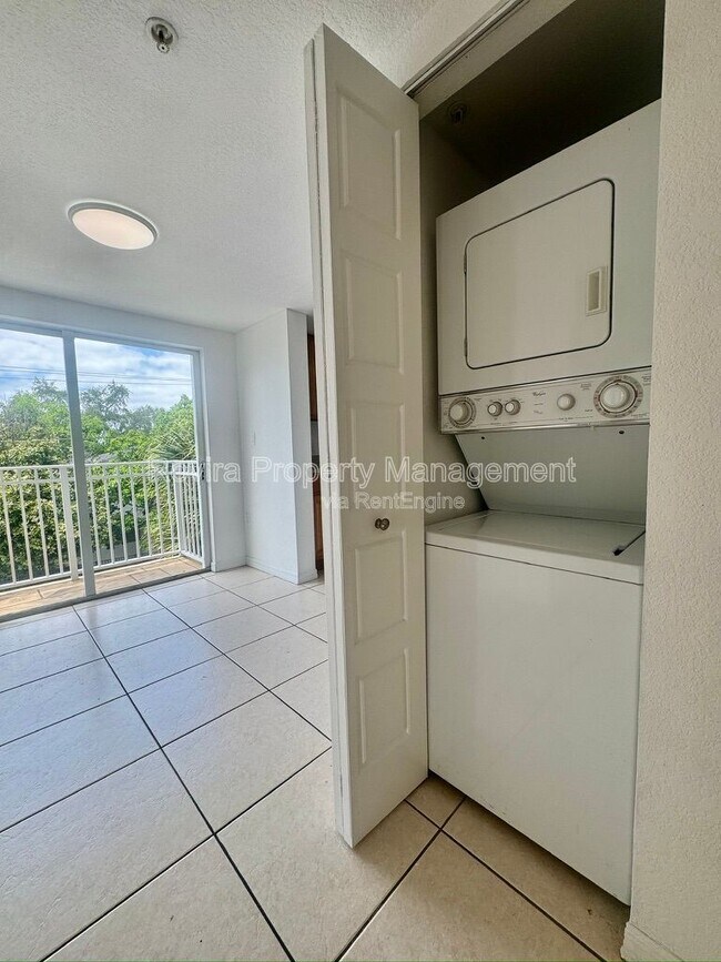 Building Photo - 498 SW 6th St