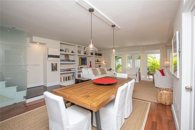 Primary Photo - 258 Seaview Dr