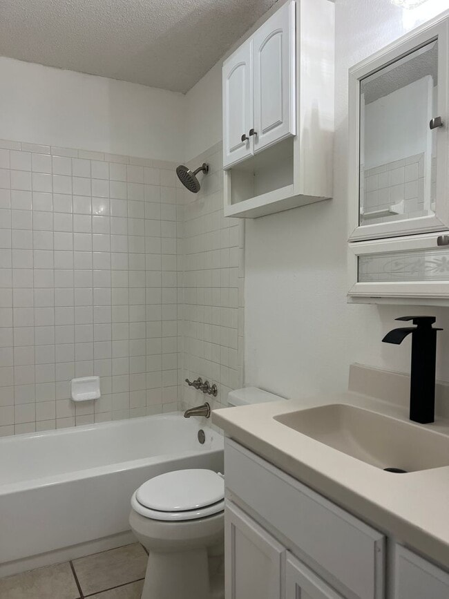 Building Photo - Duplex