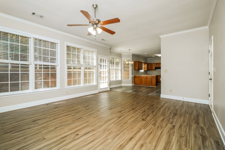 Building Photo - 1052 Laurel Valley Dr SW