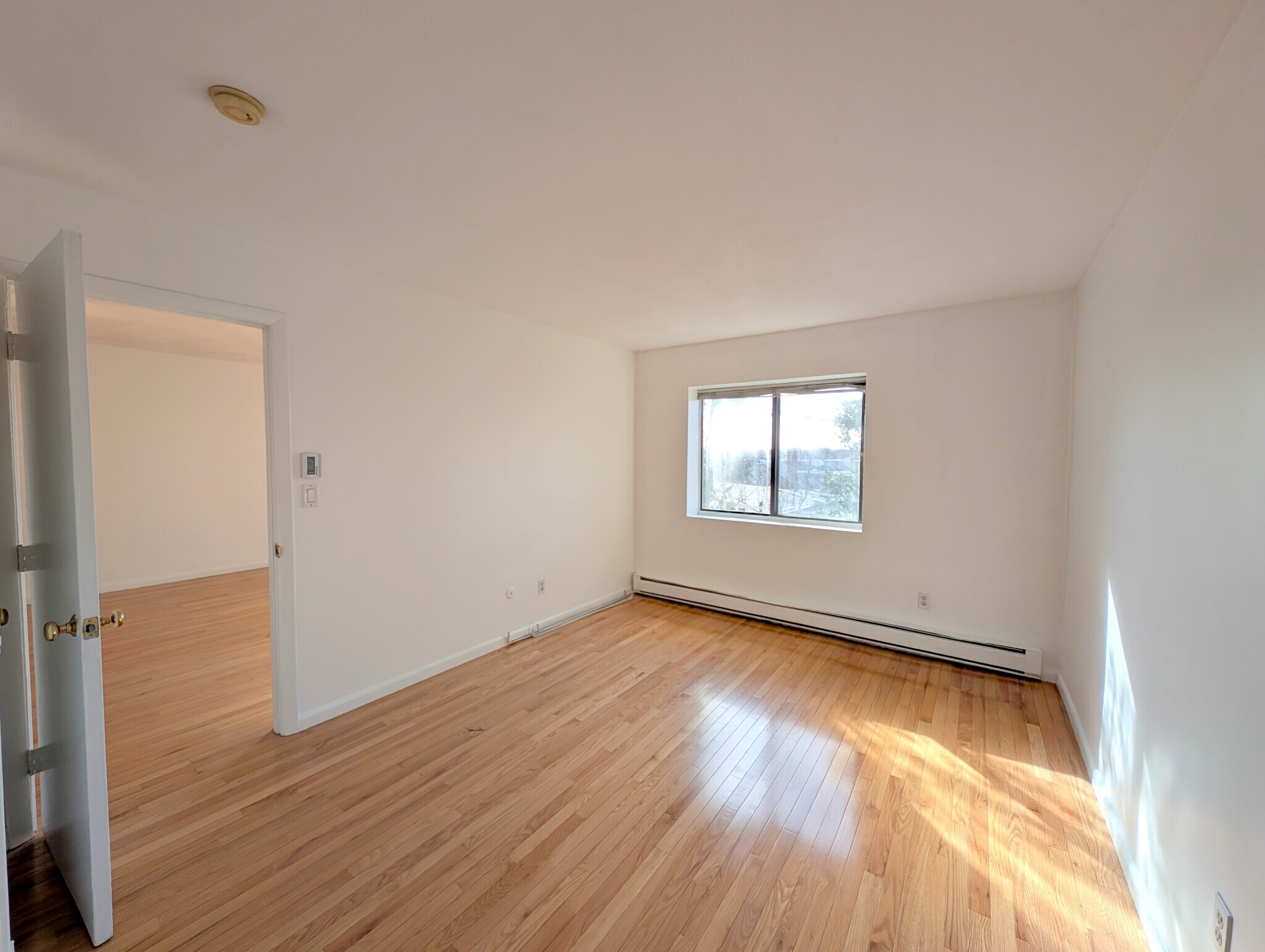 Building Photo - 10 Roberts St