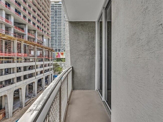 Building Photo - 444 NE 30th St