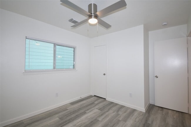 Building Photo - 6145 Settlers Square Ln