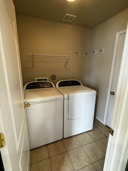 Building Photo - 172 W Tehuti Ct