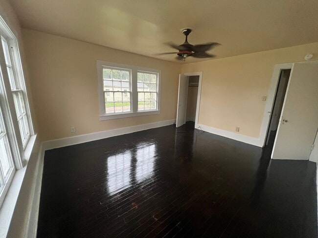 Building Photo - 3-bedroom, 1-bath home available in Opelousas