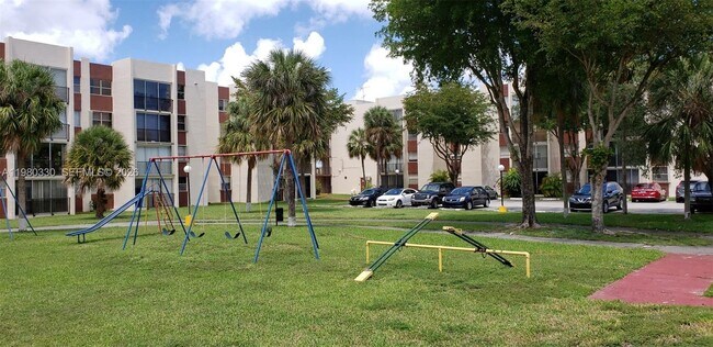 Building Photo - 9441 SW 4th St