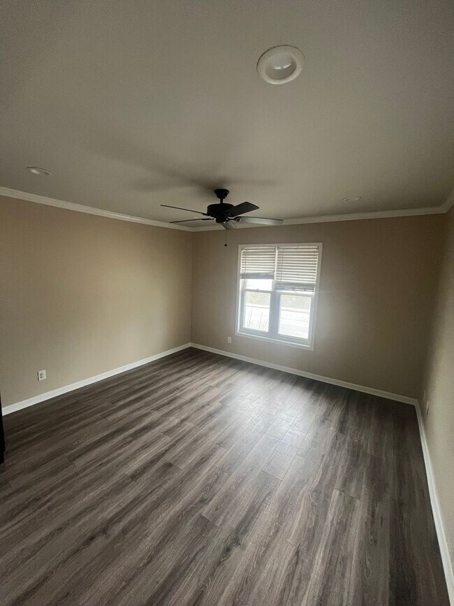 Building Photo - 1006 Lake Ave