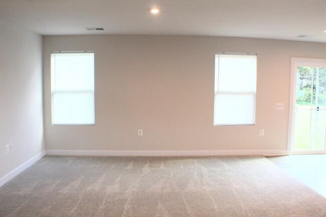 Building Photo - 109 S Peak Dr