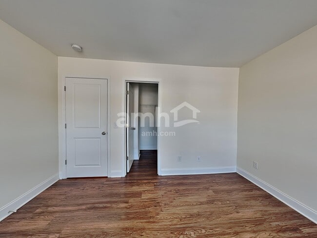 Building Photo - 2000 Bennett Dr