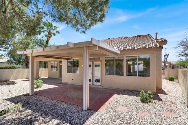 Building Photo - 8 Desert Dawn Ln