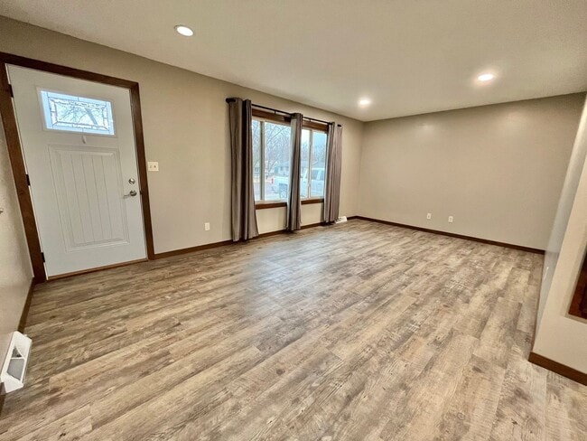 Building Photo - Updated 4 Bed/2 Bath East Side Ranch Home for Rent!!