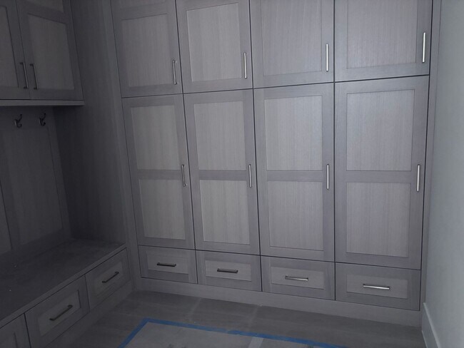 Building Photo - Huge Single Story with Pool and RV Garage