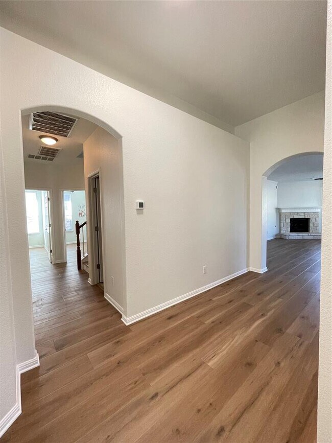 Building Photo - 15801 Belfin Dr