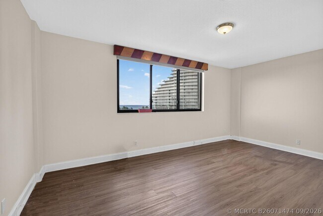 Building Photo - 2300 NE 33rd Ave