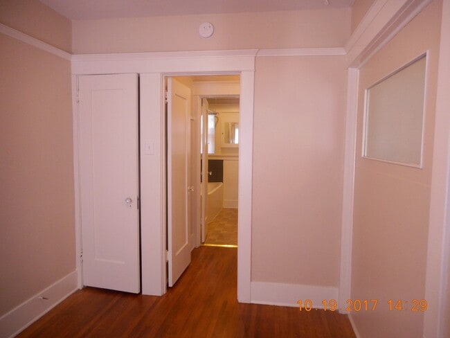 Building Photo - 370