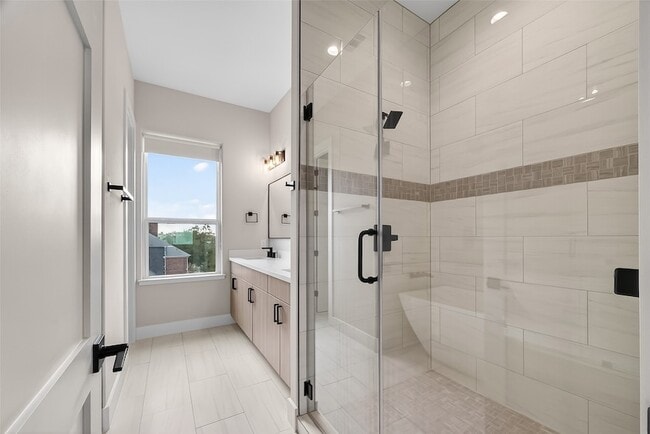 Building Photo - 2511 N MacGregor Way