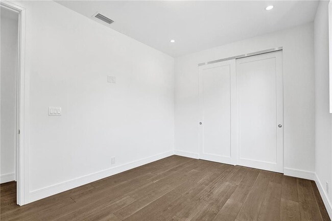 Building Photo - 1211 SE 1st St