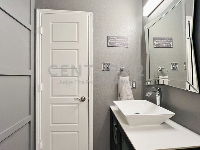 Building Photo - 856 Poncho Ln