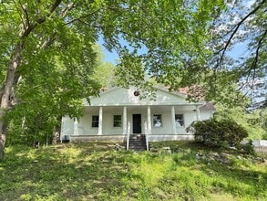 Building Photo - 17 N Maple St