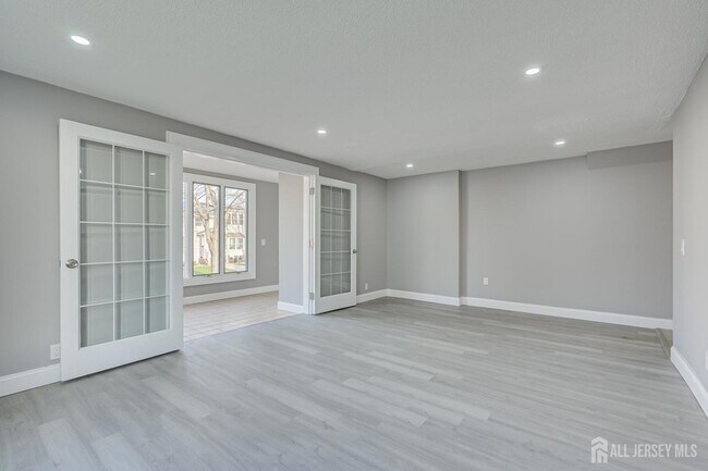 Building Photo - 36 2nd Ave