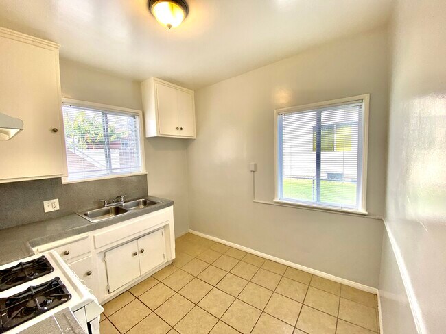 Building Photo - 3832 W 118th Pl
