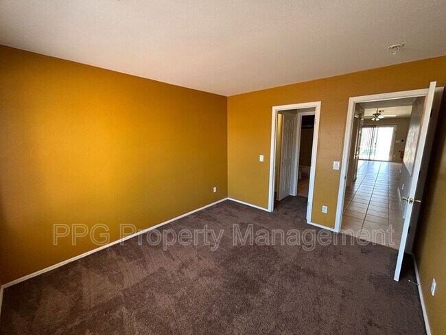 Building Photo - 13444 W Paradise Ln