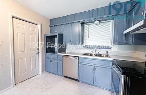 Building Photo - 1611 Pinewood Dr