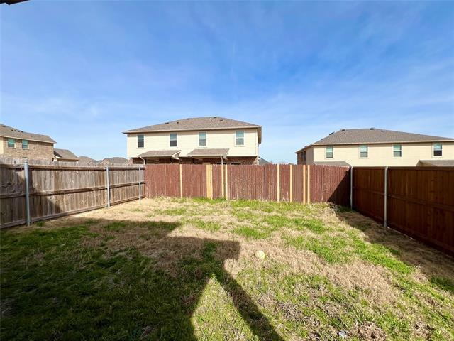 Building Photo - 5000-5002 Villas Dr