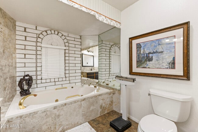 Building Photo - 322 N Cleopatra St