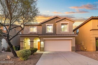 Building Photo - 4 bed/3bath in desirable Paseo Del Rio Community