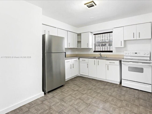 Building Photo - 812 NW 55th Terrace