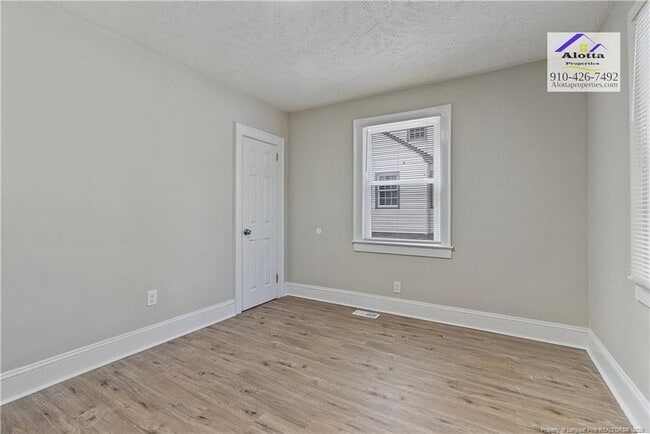 Building Photo - 207 S Windsor Dr