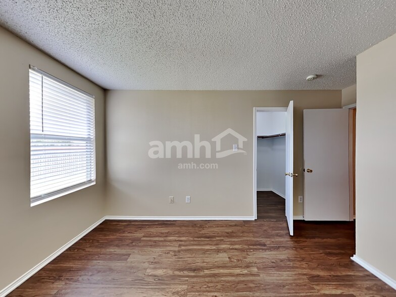 Building Photo - 5029 Prestwick Dr