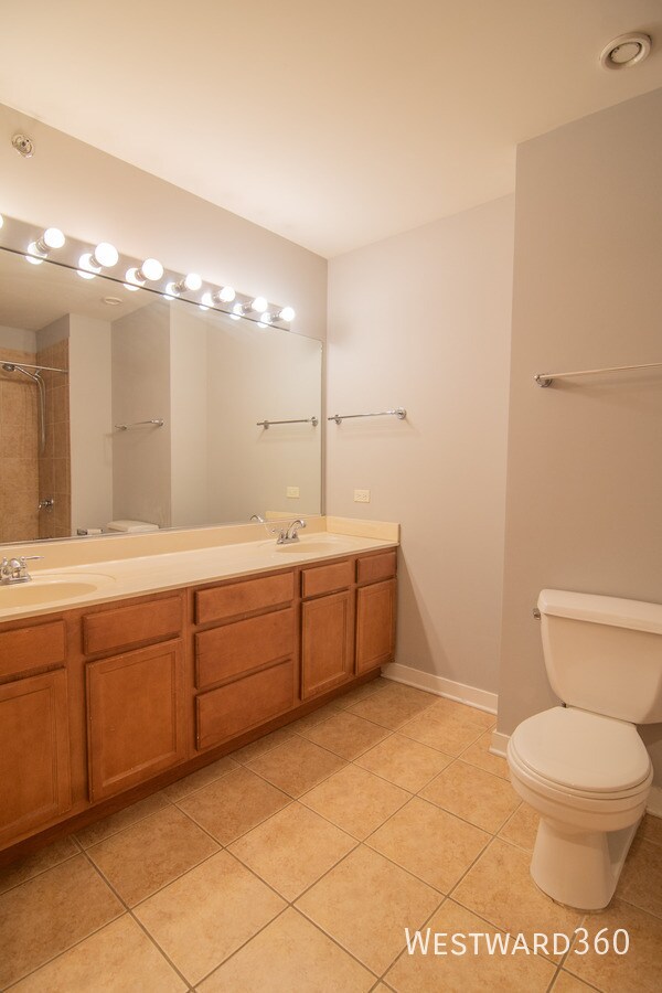 Building Photo - 1224 W Van Buren St