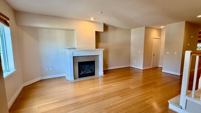 Building Photo - 5583 Lakemont Blvd SE