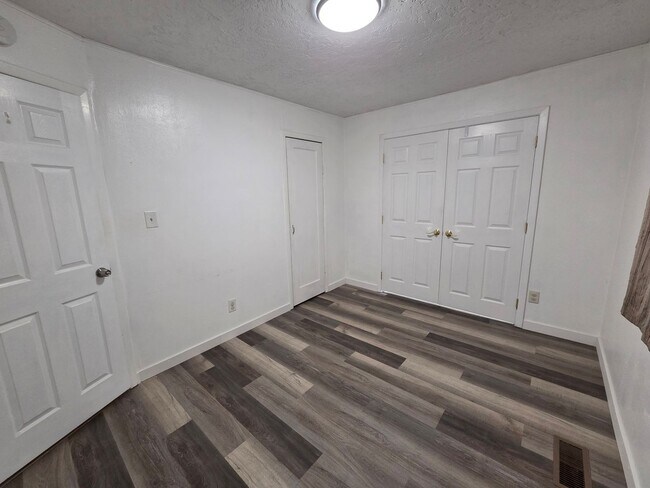 Building Photo - Orchards Home with a View