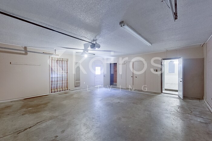Building Photo - 2501 SW 91st St