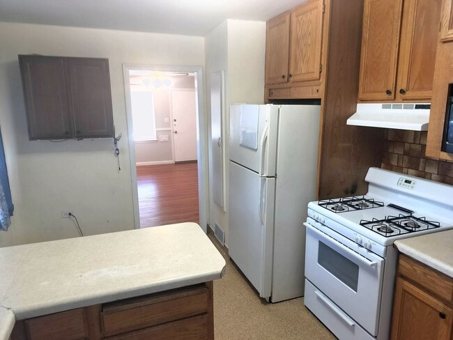 Building Photo - Charming 2-Bedroom Upper Duplex Unit in Ogden!