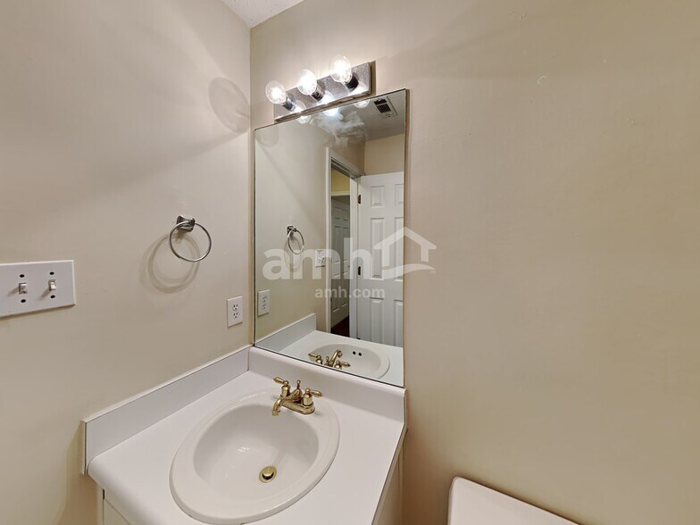 Building Photo - 515 Chaseridge Dr