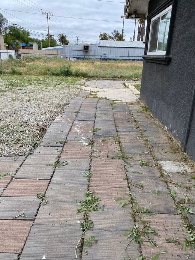 Building Photo - Lake Elsinore 2-Bedroom Home – $1,899 Limi...