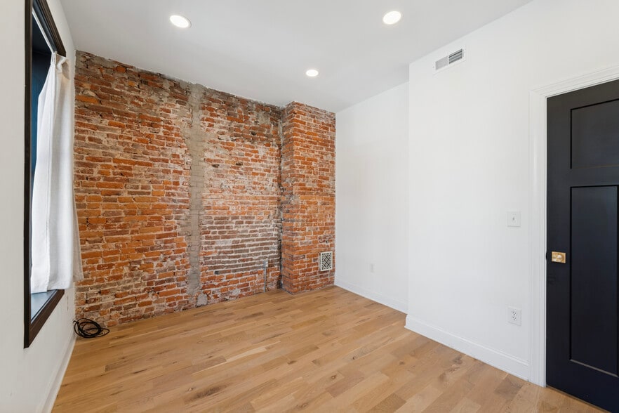 2nd floor front bedroom/office - 858 Perkiomen St