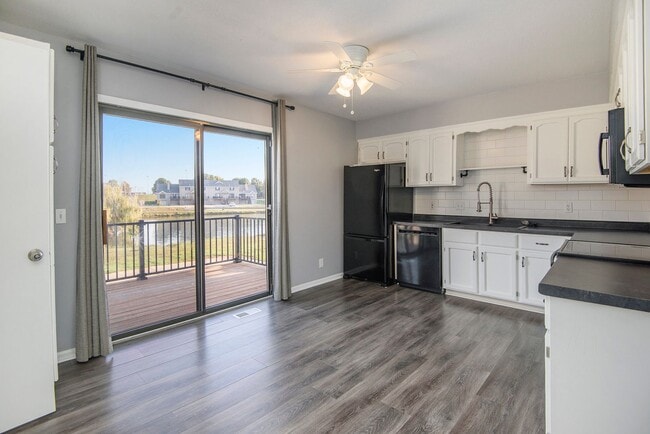 Building Photo - Beautiful Townhouse in Smithville!! 2BR/1.5BA  Move In Ready