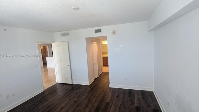 Building Photo - 55 Merrick Way