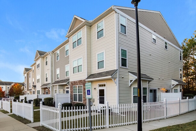 Building Photo - 201 Coalinga Lane