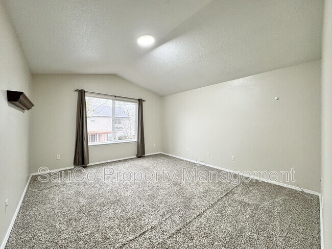 Building Photo - 255 NE 74th Ave