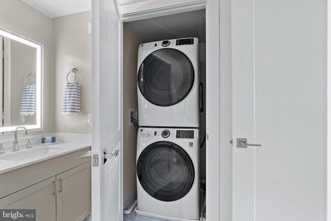 Building Photo - 925 N Fairfax St