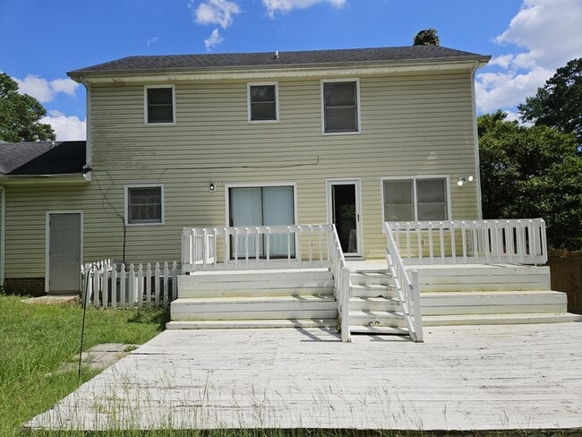 Building Photo - 1617 Hennessy Pl