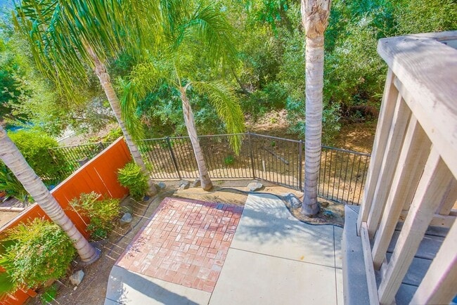 Building Photo - Available Now!! Spacious 4 Bedroom Plus a ...